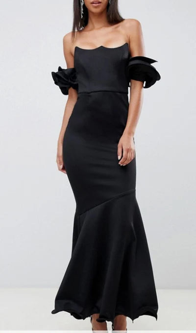 Vestido de fiesta largo con hombros descubiertos y corte sirena
